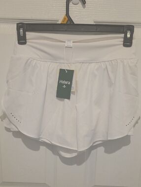 HALARA White Women's Skort with Flared Overlay